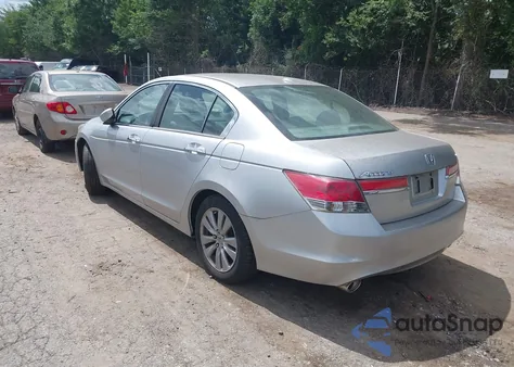 2011 Honda Accord Exl z USA, uszkodzony, nr VIN 1HGCP3F89BA010970